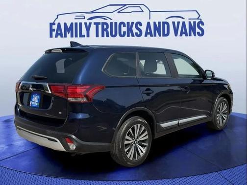 Cosmic Blue Metallic 2020 Mitsubishi Outlander SE
