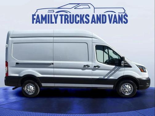 Oxford White 2022 Ford Transit-250 Base