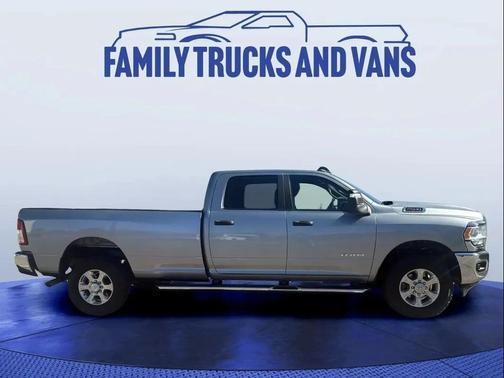 2023 RAM 2500 Big Horn Crew Cab 4x4 8' Box