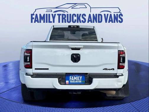 2022 RAM 3500 Big Horn Crew Cab 4x4 8' Box