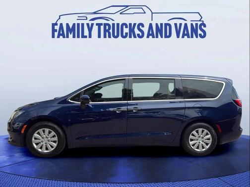 Jazz Blue Pearlcoat 2020 Chrysler Voyager L