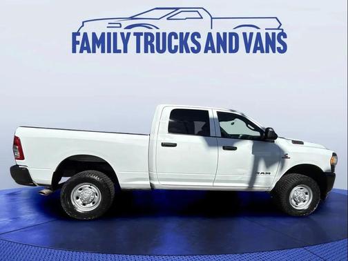 2022 RAM 2500 Tradesman Crew Cab 4x4 6'4' Box