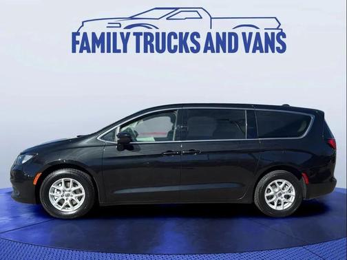 2022 Chrysler Voyager LX