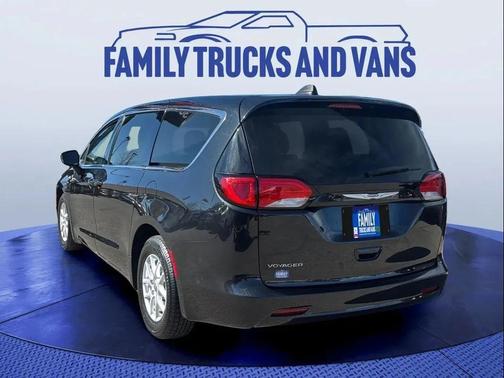 2022 Chrysler Voyager LX