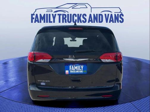 2022 Chrysler Voyager LX