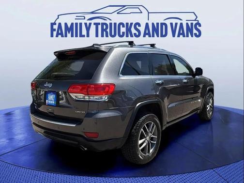 Granite Crystal Metallic Clearcoat 2017 Jeep Grand Cherokee Limited