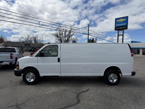 Summit White 2020 Chevrolet Express 2500 Work Van