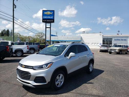 Silver Ice Metallic 2017 Chevrolet Trax LT