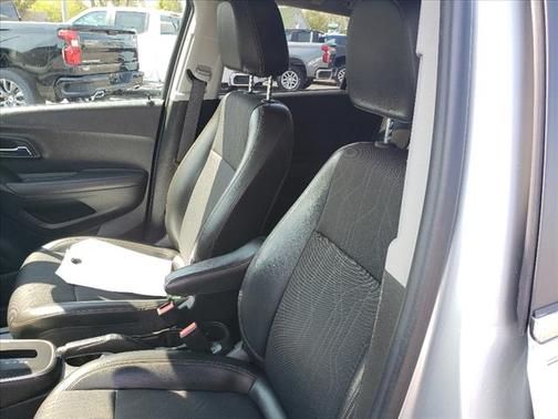 Silver Ice Metallic 2017 Chevrolet Trax LT