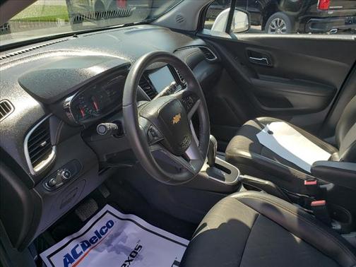 Silver Ice Metallic 2017 Chevrolet Trax LT