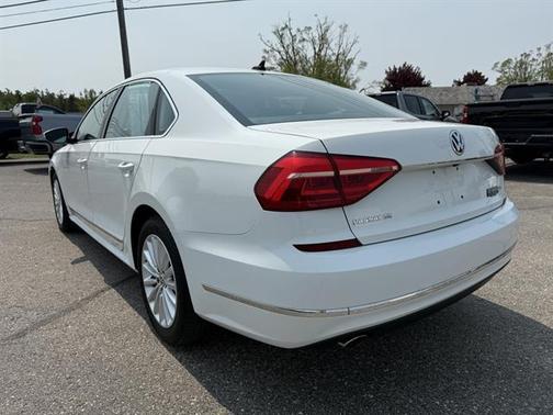 2016 Volkswagen Passat 1.8T SE w/Technology