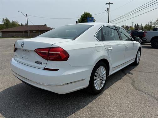 2016 Volkswagen Passat 1.8T SE w/Technology