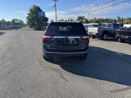 Mosaic Black Metallic 2023 Chevrolet Traverse LT Leather