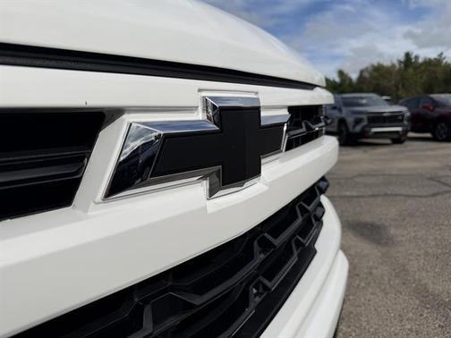 Summit White 2026 Chevrolet Silverado 1500 RST