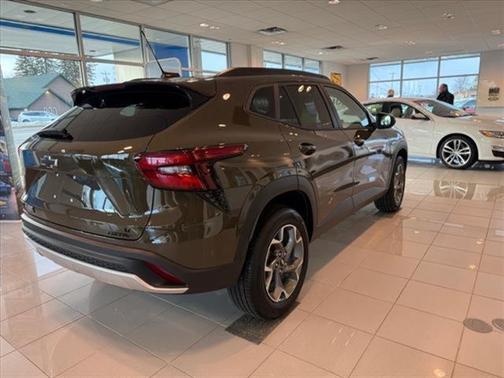 Harvest Bronze Metallic 2024 Chevrolet Trax LT