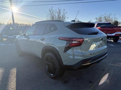 Cacti Green 2026 Chevrolet Trax FWD ACTIV
