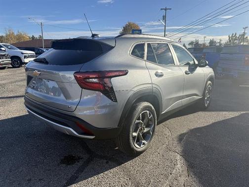 Sterling Gray Metallic 2026 Chevrolet Trax LT
