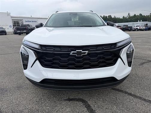 Summit White 2026 Chevrolet Trax LT