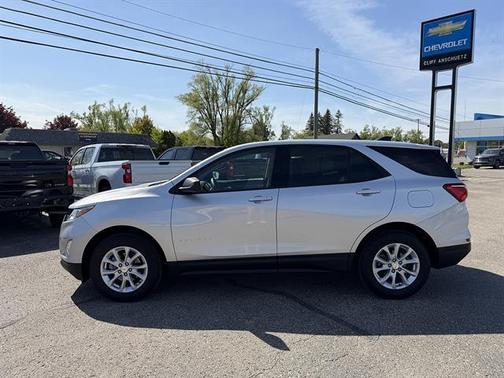 Silver Ice Metallic 2019 Chevrolet Equinox LS