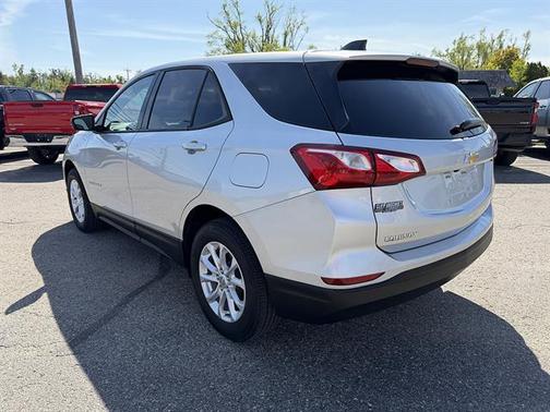 Silver Ice Metallic 2019 Chevrolet Equinox LS