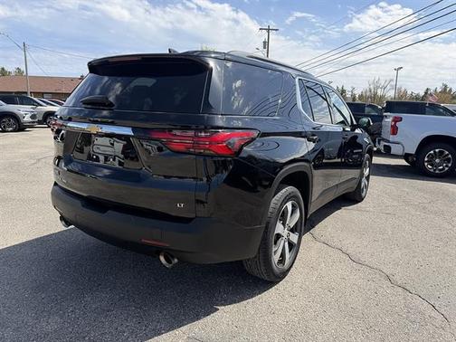 Mosaic Black Metallic 2023 Chevrolet Traverse LT Leather