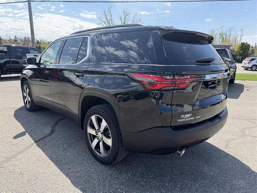 Mosaic Black Metallic 2023 Chevrolet Traverse LT Leather