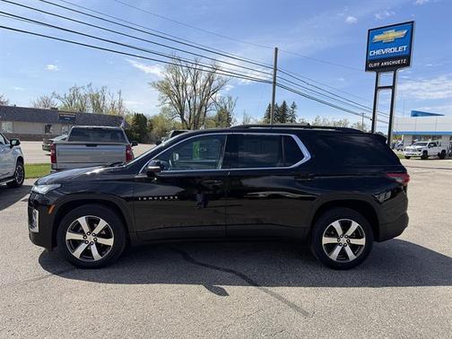 Mosaic Black Metallic 2023 Chevrolet Traverse LT Leather