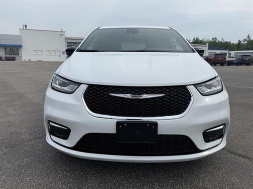 2025 Chrysler Pacifica L