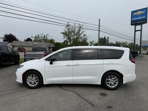 2025 Chrysler Pacifica L