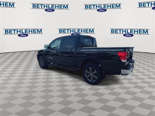 2015 Nissan Titan SV