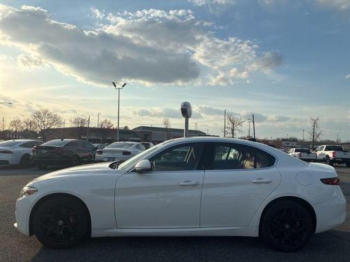 Alfa White 2019 Alfa Romeo Giulia Base