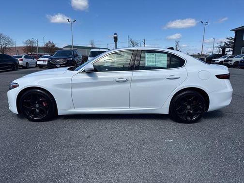 Alfa White 2019 Alfa Romeo Giulia Base