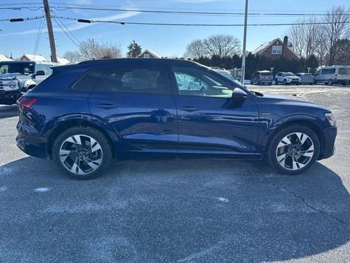 2022 Audi e-tron Premium