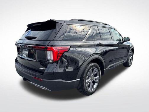 AGATE BLACK METALLIC 2026 Ford Explorer Active