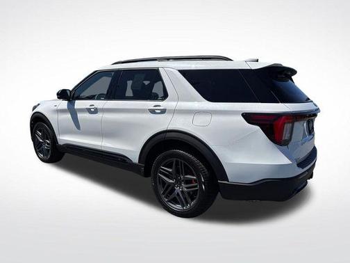 Star White Metallic Tri-Coat 2026 Ford Explorer ST-Line