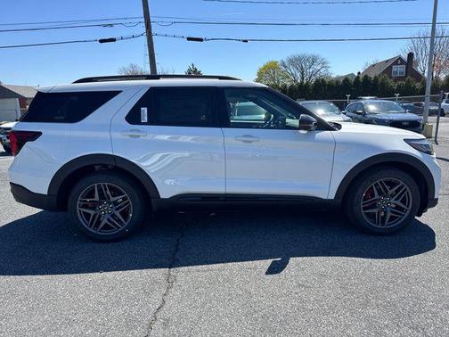 Star White Metallic Tri-Coat 2026 Ford Explorer ST