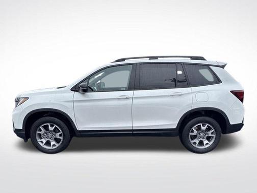 White 2022 Honda Passport AWD TrailSport