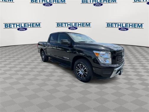 2022 Nissan Titan SV