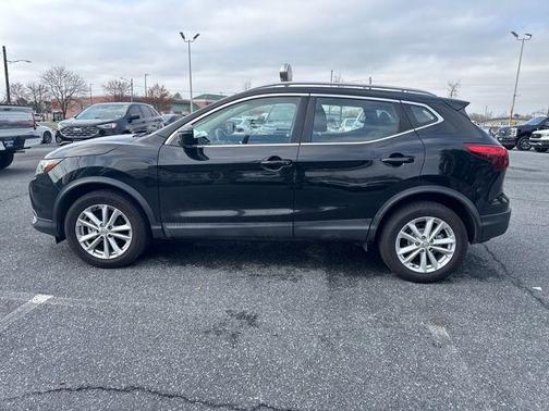 Magnetic Black 2018 Nissan Rogue Sport SV