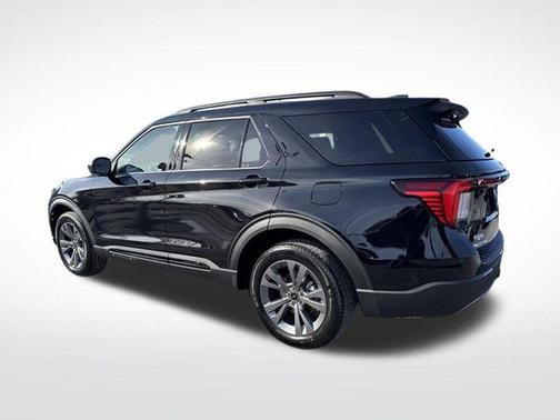 AGATE BLACK METALLIC 2026 Ford Explorer Active (200A)