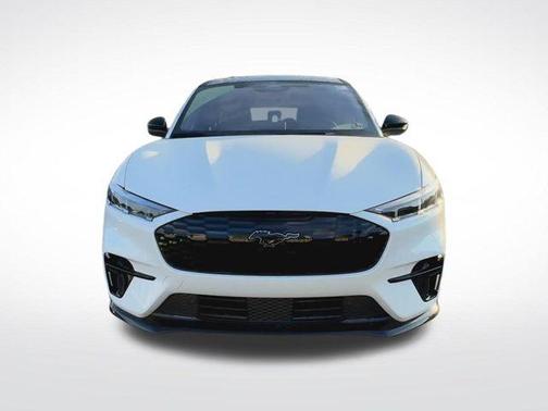 Star White Metallic Tri-Coat 2025 Ford Mustang Mach-E GT