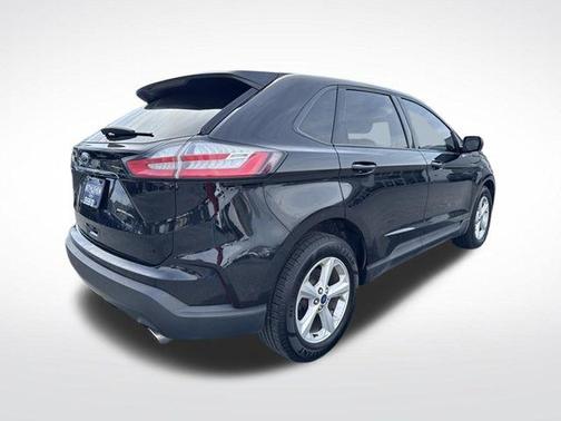 Black Metallic 2019 Ford Edge SE