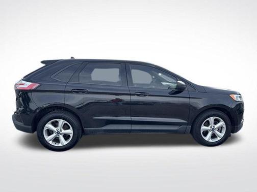 Black Metallic 2019 Ford Edge SE