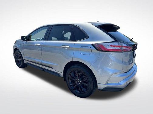 Silver Metallic 2023 Ford Edge SE
