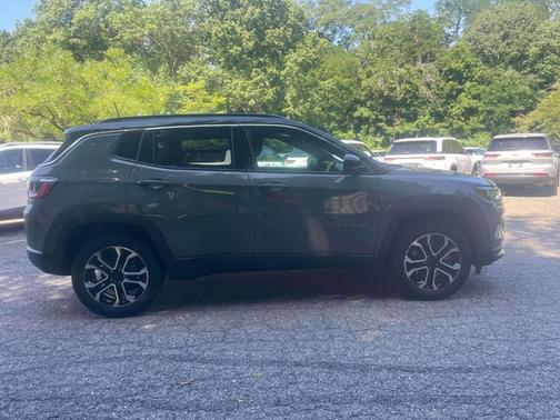 Sting Gray Clearcoat 2023 Jeep Compass Limited
