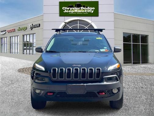 Brilliant Black Crystal Pearlcoat 2016 Jeep Cherokee Trailhawk
