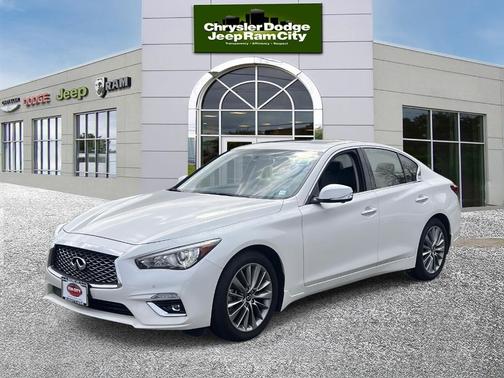 2023 INFINITI Q50 LUXE
