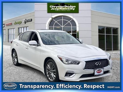 2023 INFINITI Q50 LUXE