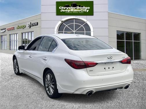 2023 INFINITI Q50 LUXE