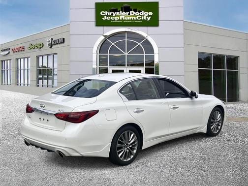 2023 INFINITI Q50 LUXE